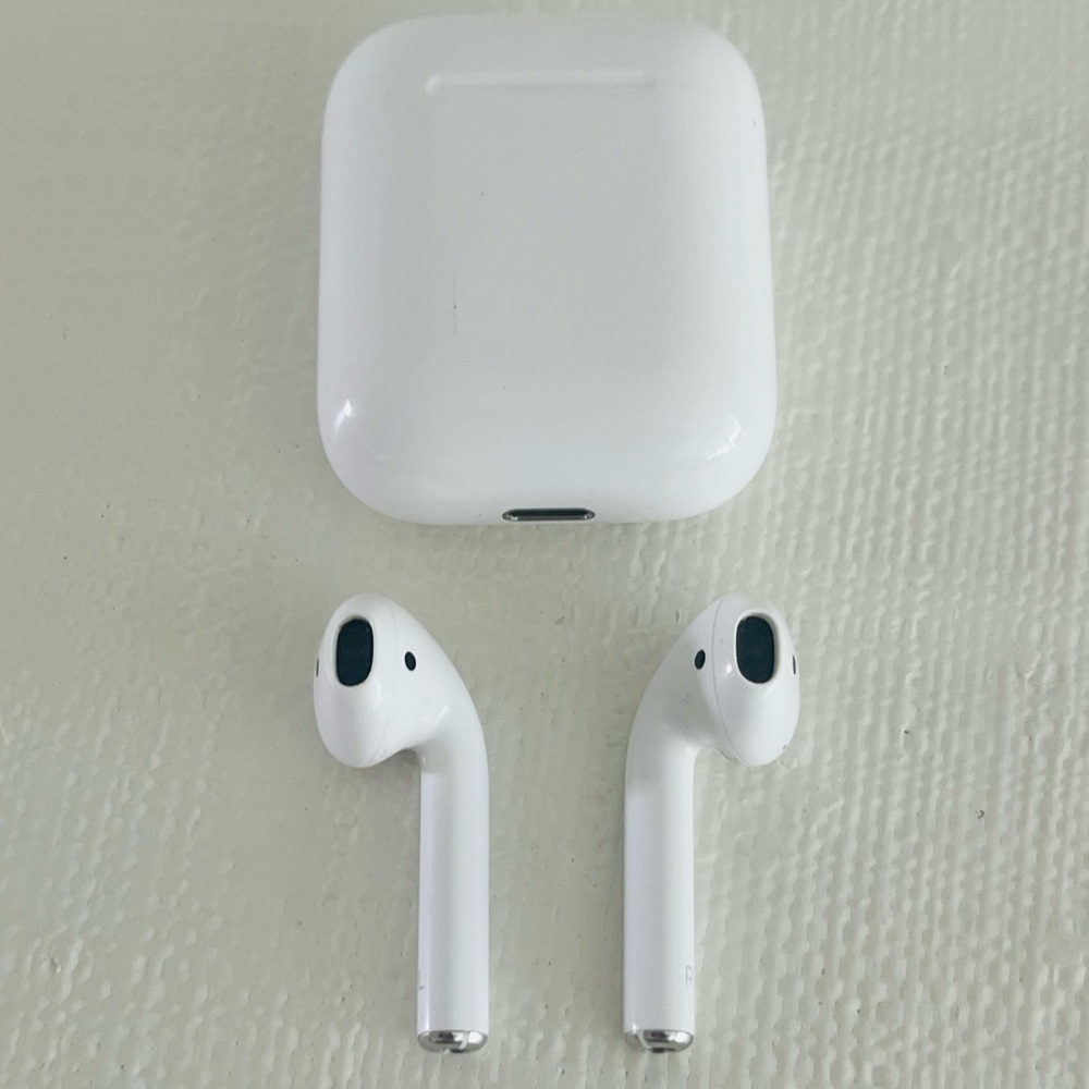 Genuine Apple AirPods 2nd Generation AirPods